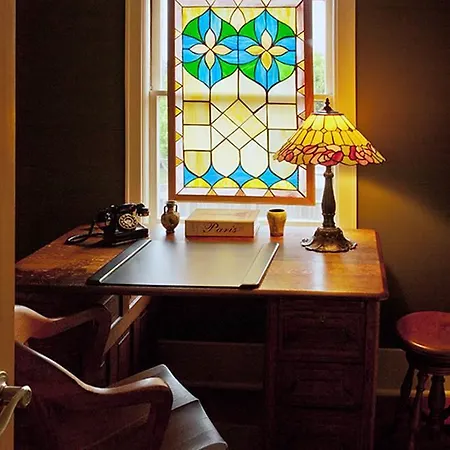 Hydrangea Inn Eureka Room photo