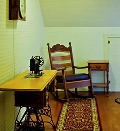 Hydrangea Inn Eureka Room photo