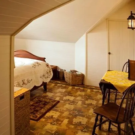 Hydrangea Inn Eureka Room photo