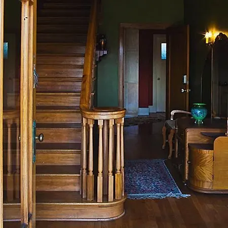 Hydrangea Inn Eureka Room photo