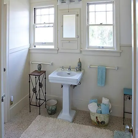 Hydrangea Inn Eureka Room photo